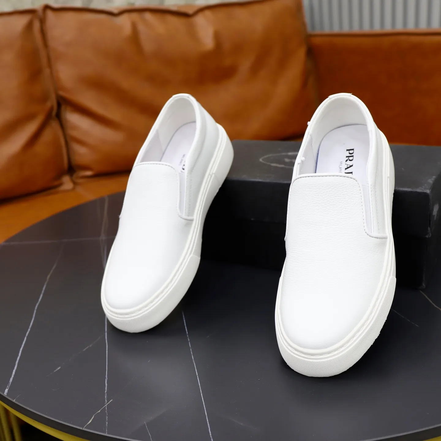 Ex-factory price: 420💰🙅‍♂️🙅‍♂️🙅‍♂️ Brand: PRADA Standard code: 38–44 (45 can be customized) Grade: Same as the official website Material: Original cowhide fabric Comfortable pigskin lining Lightweight wear-resistant outsole Style category: Men's fashionable casual shoes and boots Running sports shoes Distinguished luxury brand elements Top luxury Color: actual picture color